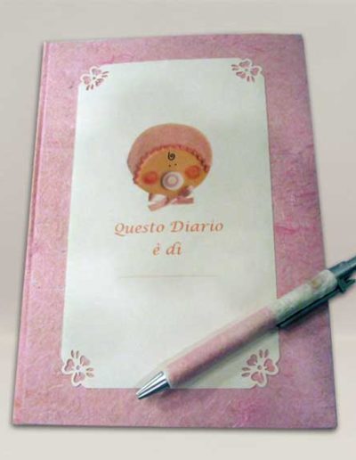 Diario nascita rivestito a mano con carta seta rosa. Handmade