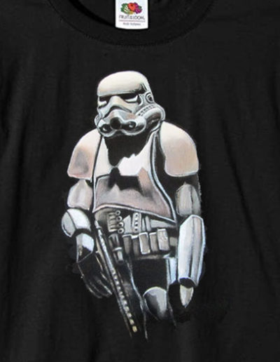 T-shirt dipinta a mano con Stormtrooper di guerre stellari