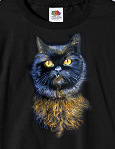 T-shirt dipinta a mano con gatto nero e occhi gialli