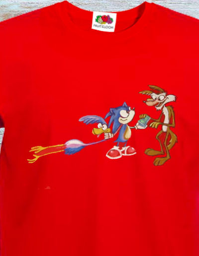 T-shirt dipinta a mano con Willy il Coyote e Beep Beep