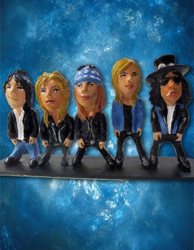 4 statuine di terracotta del gruppo musicale dei Guns N' Roses, caricaturate.Fatto a mano in stile statuine di Napoli